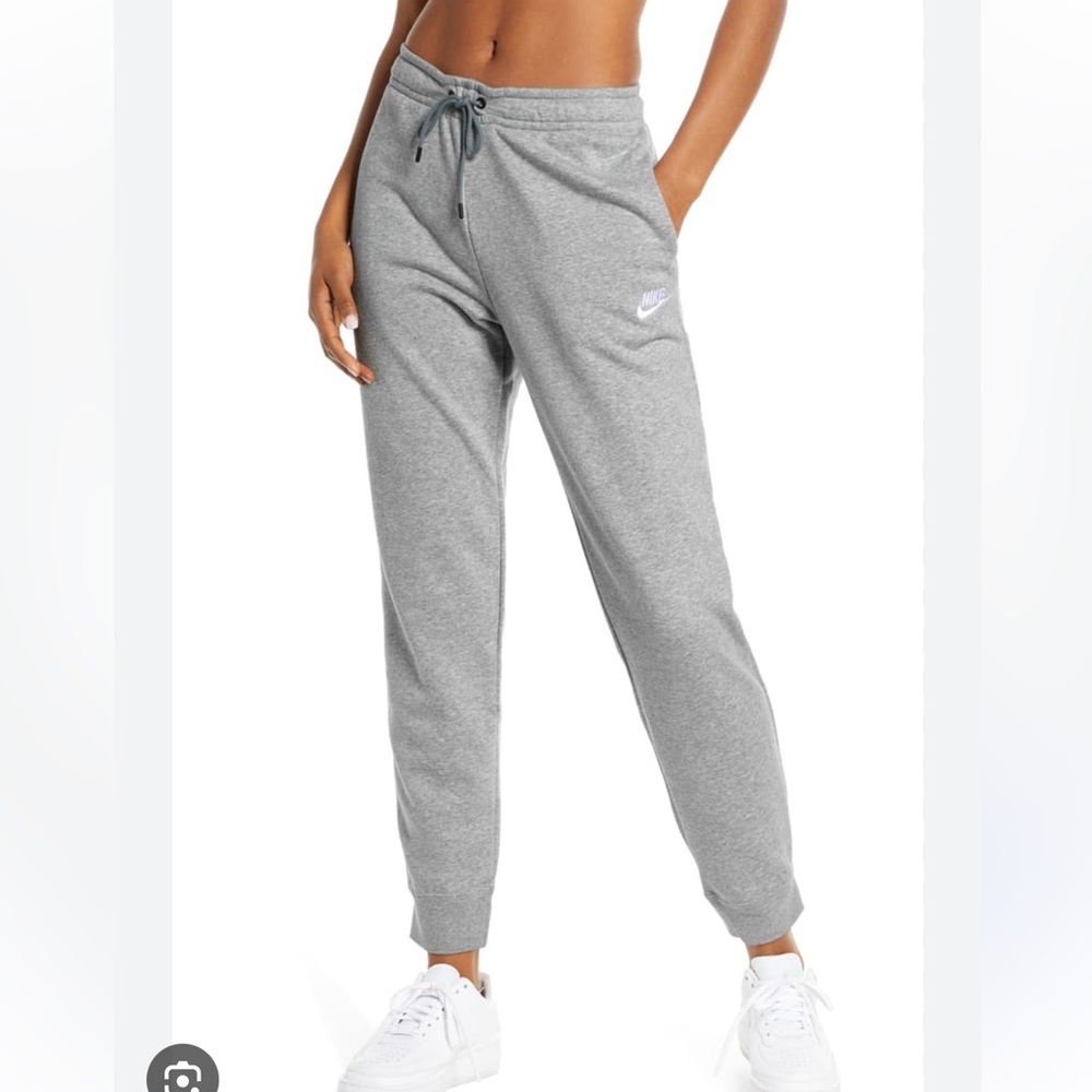 Nike Woman’s Heather Gray Joggers -size XS